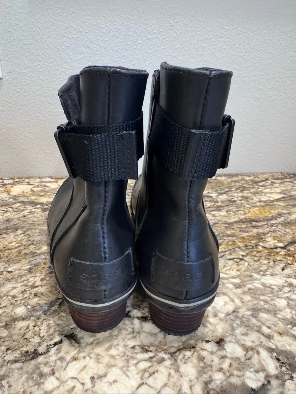 SOREL Lolla Black Waterproof Leather Buckle Ankle Boots Women’s 7